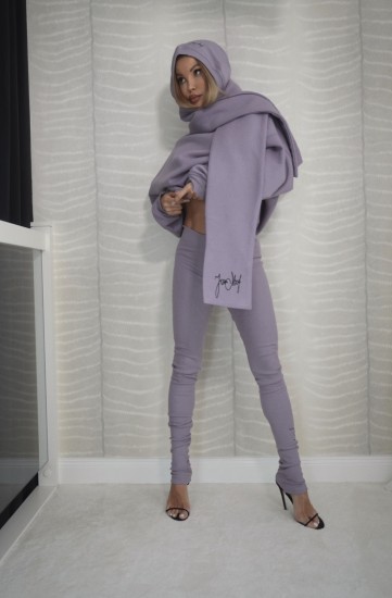 Modelujące leginsy z prążkowanej dzianiny w kolorze lawendowym LAVENDER TOUCH 