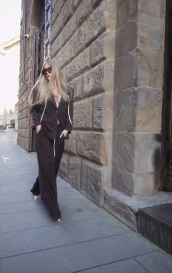 Spodnie z prostą nogawką ze sznurowaniem w kolorze czekoaldowym MONACO BROWN PANTS