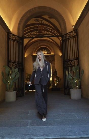 Marynarka damska z odpinanym kapturem w kolorze brązowym MONACO BROWN 