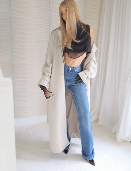 Kobiece klasyczne spodnie jeansowe z prostą nogawką w kolorze ciemno niebieskim DENİM STAR