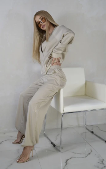 Sahara Signature - Elegancki komplet z bomberka i spodniami SATIN SAND SET
