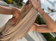 Sukienka maxi Beige Aura z elastycznej lycry w kolorze beżowym z fantazyjnym kapturem