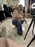 Spodnie jeansowe z przetarciami z prostą nogawką TRUE BLUE JEANS