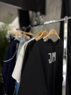 JM CRYSTAL ICON LOGO Bluza zdobiona ręcznie w kolorze czarnym