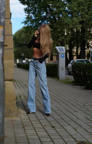 Klasyczne jasno niebieskie jeansy z prostą nogawką CLASSIC BLUE JEANS