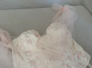 Boho gorset w kwiatowy print z wiązanymi ramiączkami z tiulu