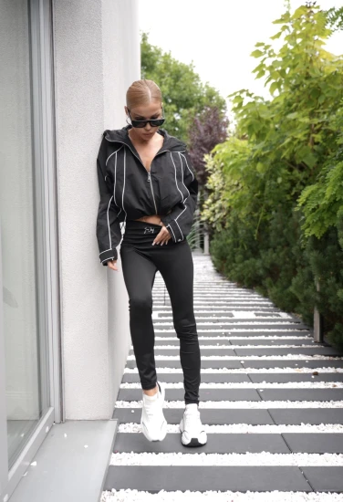 BACK TO THE CITY - super elastyczne leginsy w kolorze czarnym z Logo BLACK LINE