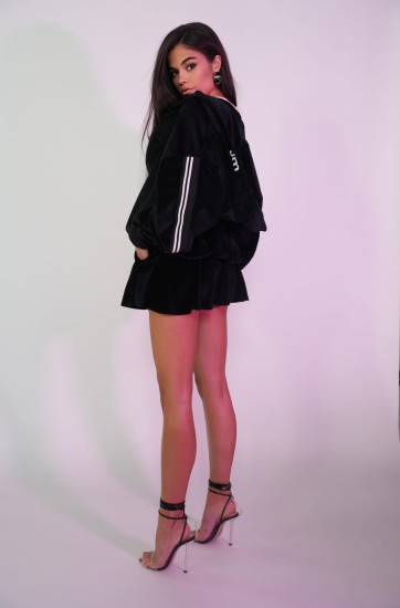 Bluza z kapturem z aksamitu  w kolorze czarnym Black Dream 